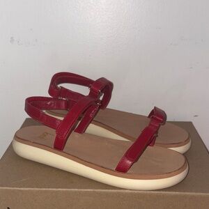 Been Red Strap Sandals size 7